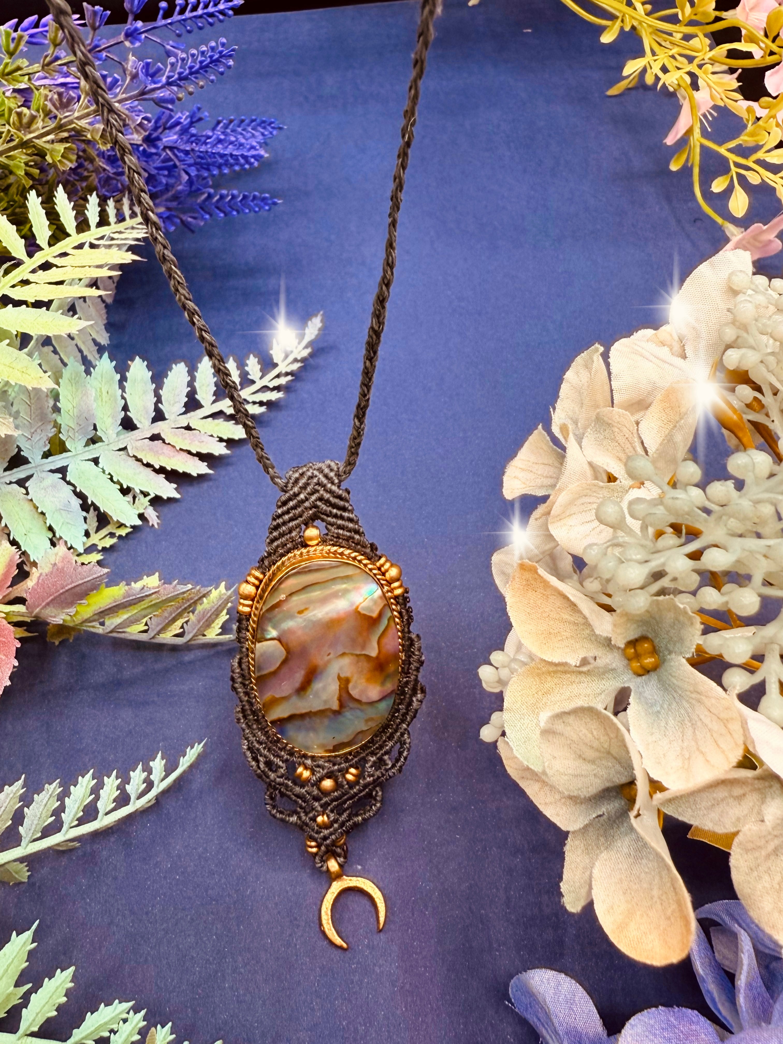 COLLAR ABALÓN MACRAMÉ