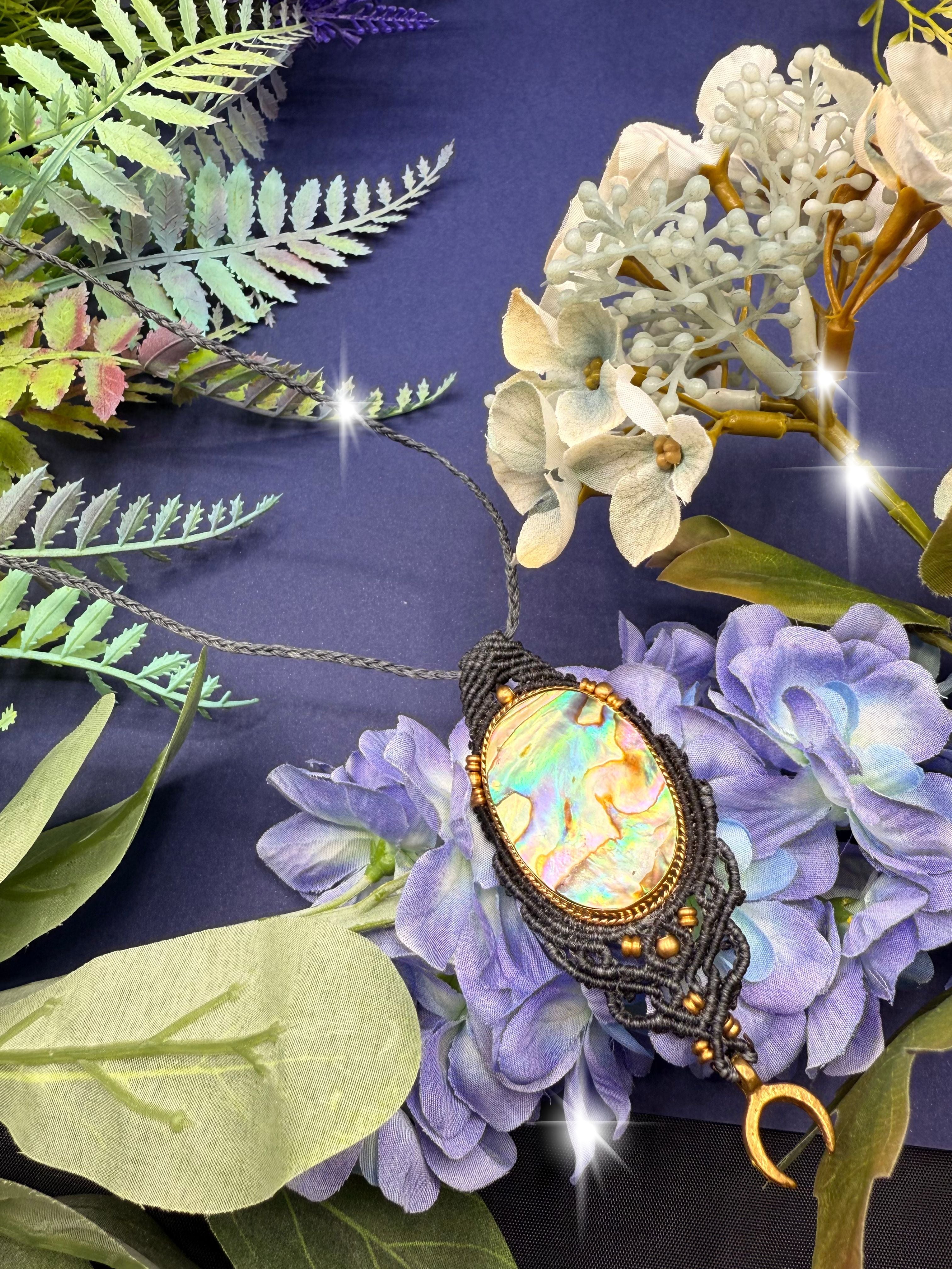 COLLAR ABALÓN MACRAMÉ