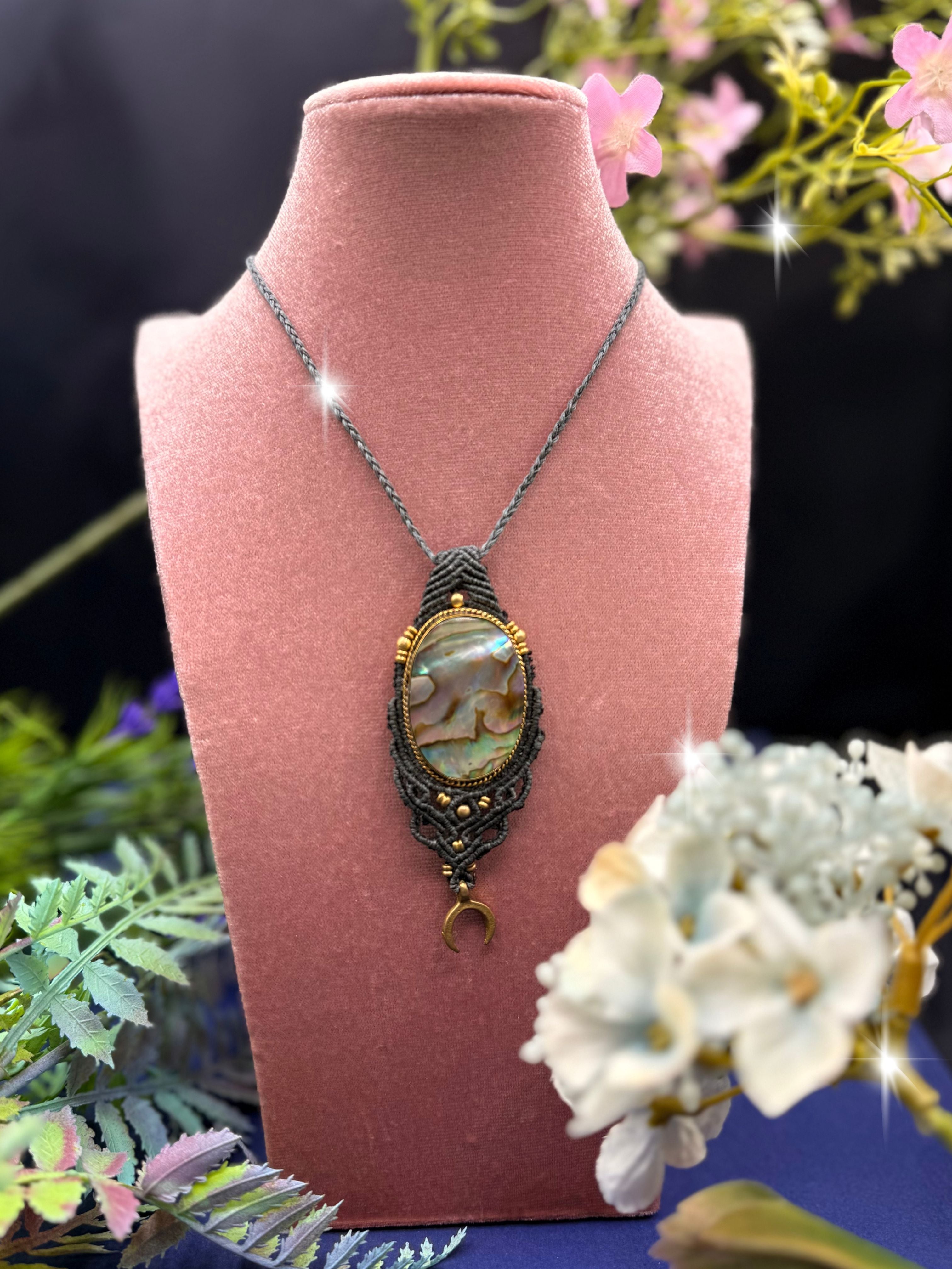 COLLAR ABALÓN MACRAMÉ