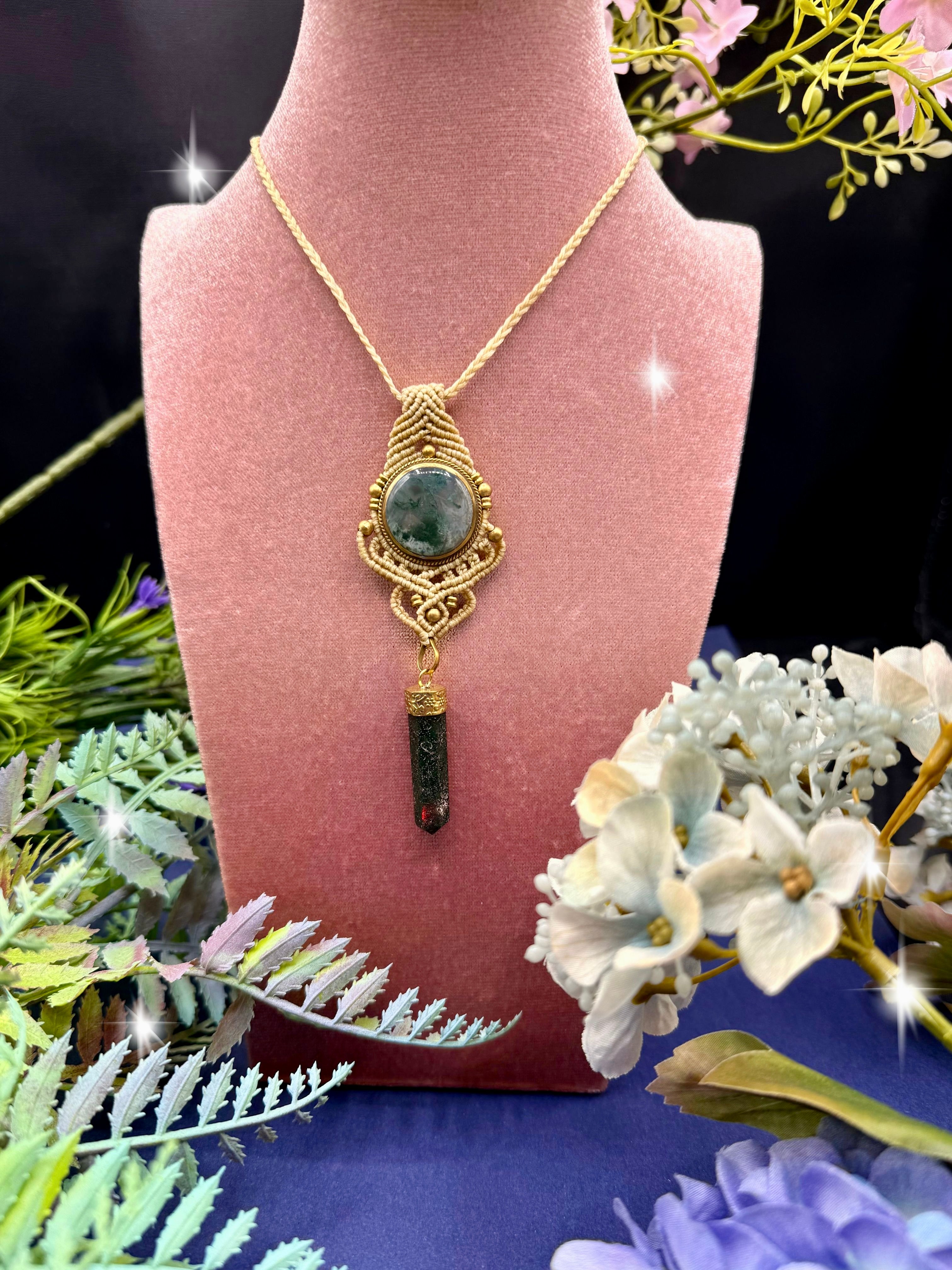 COLLAR ÁGATA MUSGO CON AVENTURA MACRAMÉ